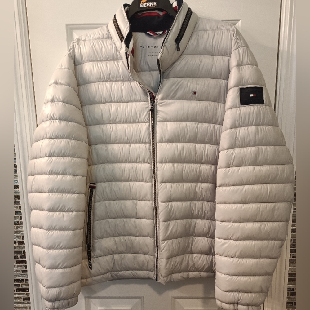 NEW 💖 Tommy Hilfiger Men's Light Gray Lightweight Puffer Jacket, size XXL